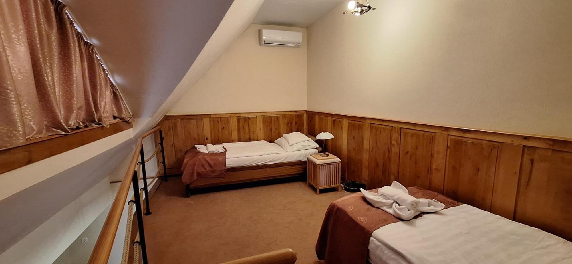 Atryum Hotel Сольнок Екстер'єр фото
