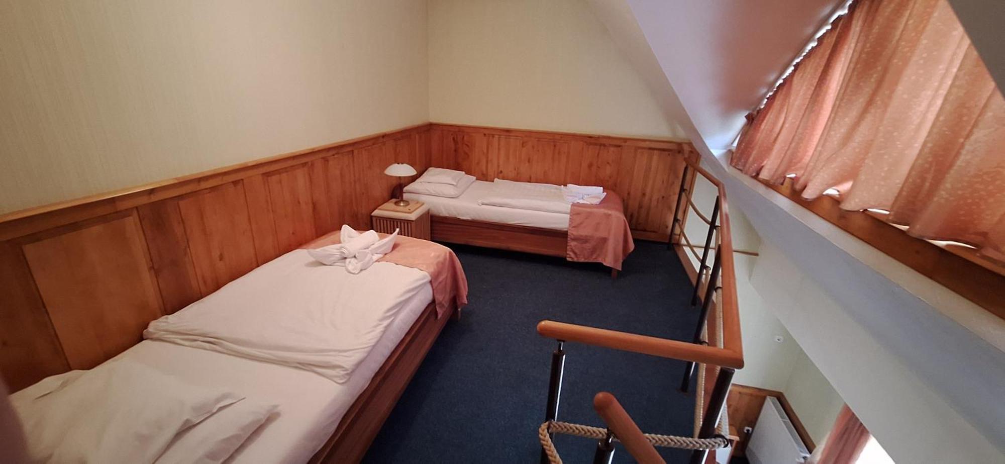 Atryum Hotel Сольнок Екстер'єр фото