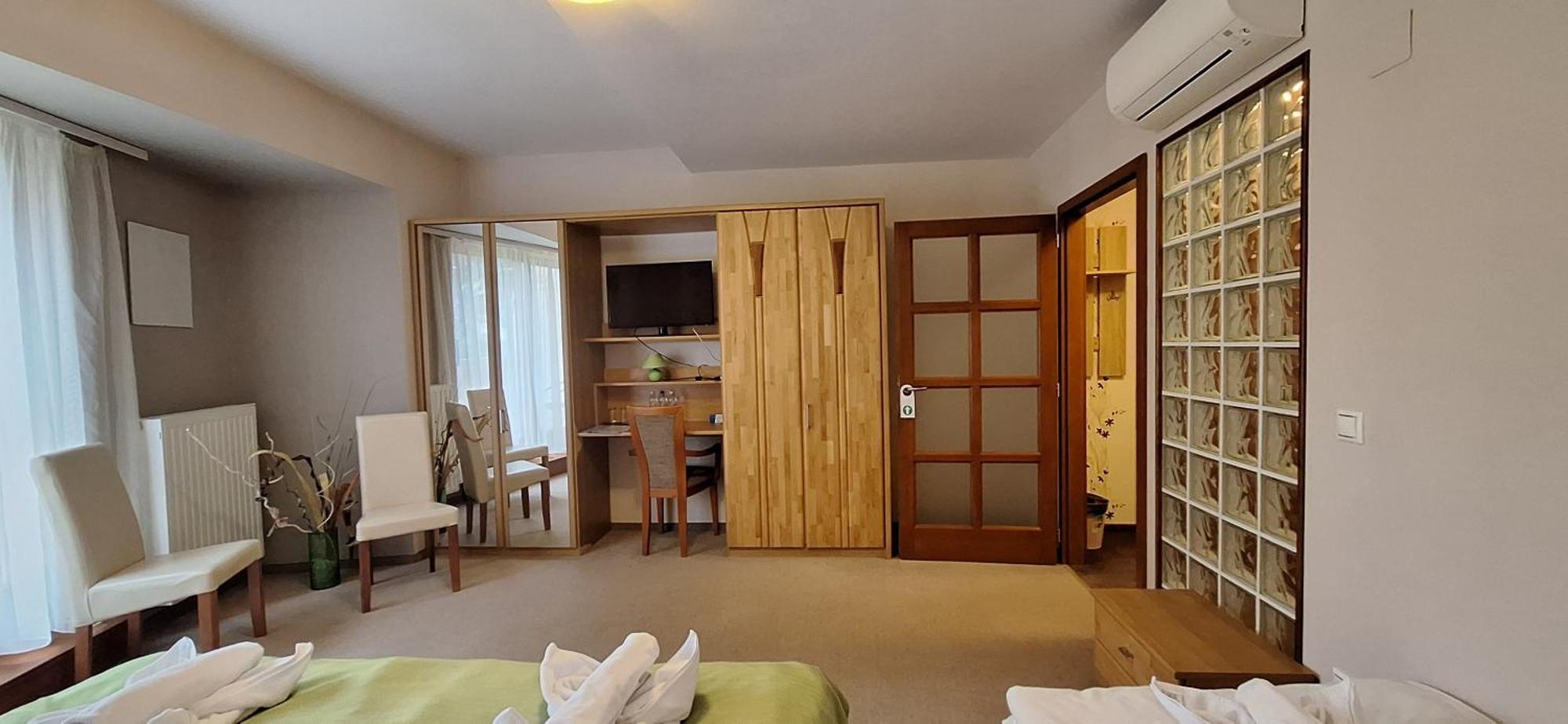 Atryum Hotel Сольнок Екстер'єр фото