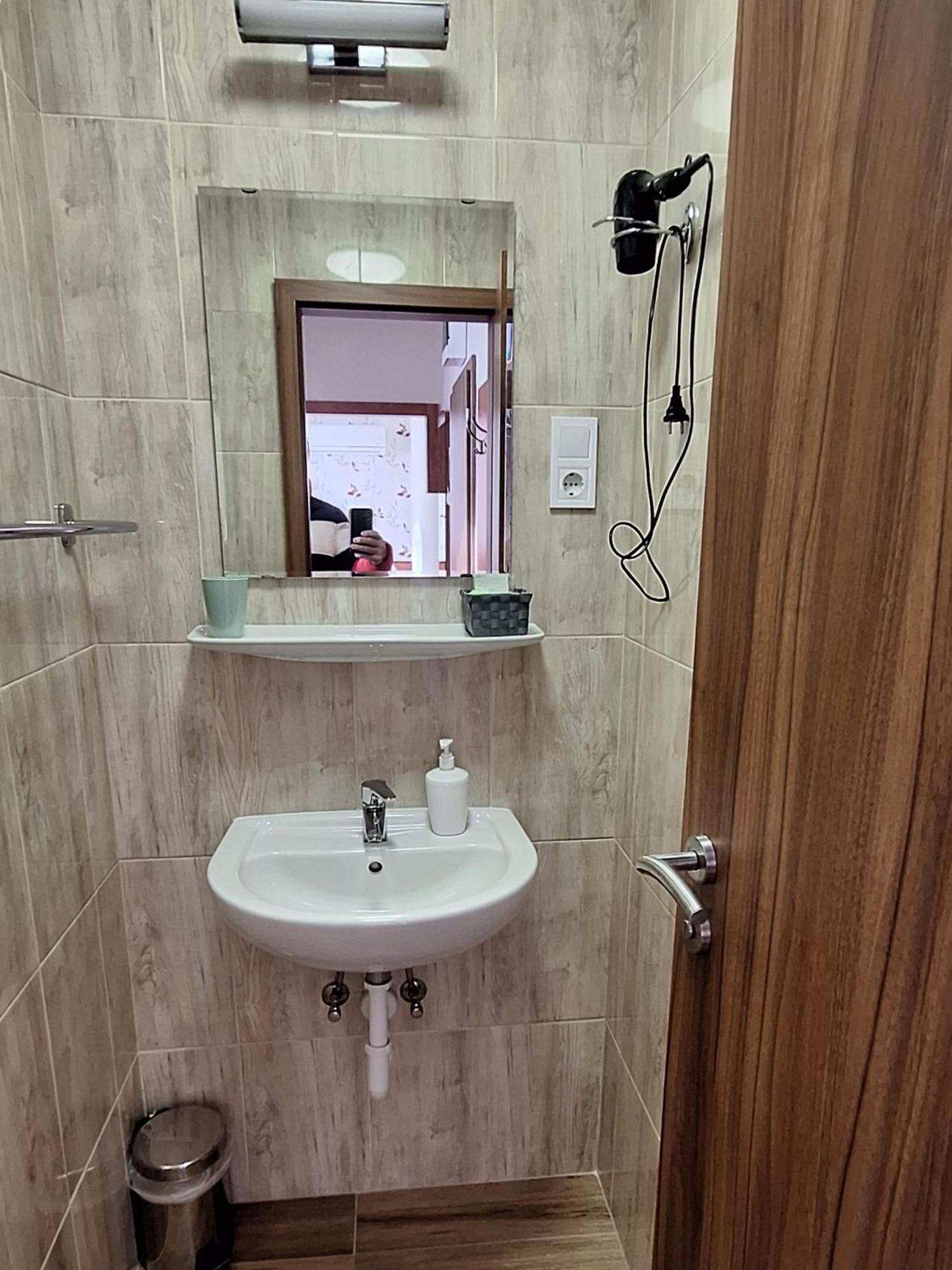 Atryum Hotel Сольнок Екстер'єр фото
