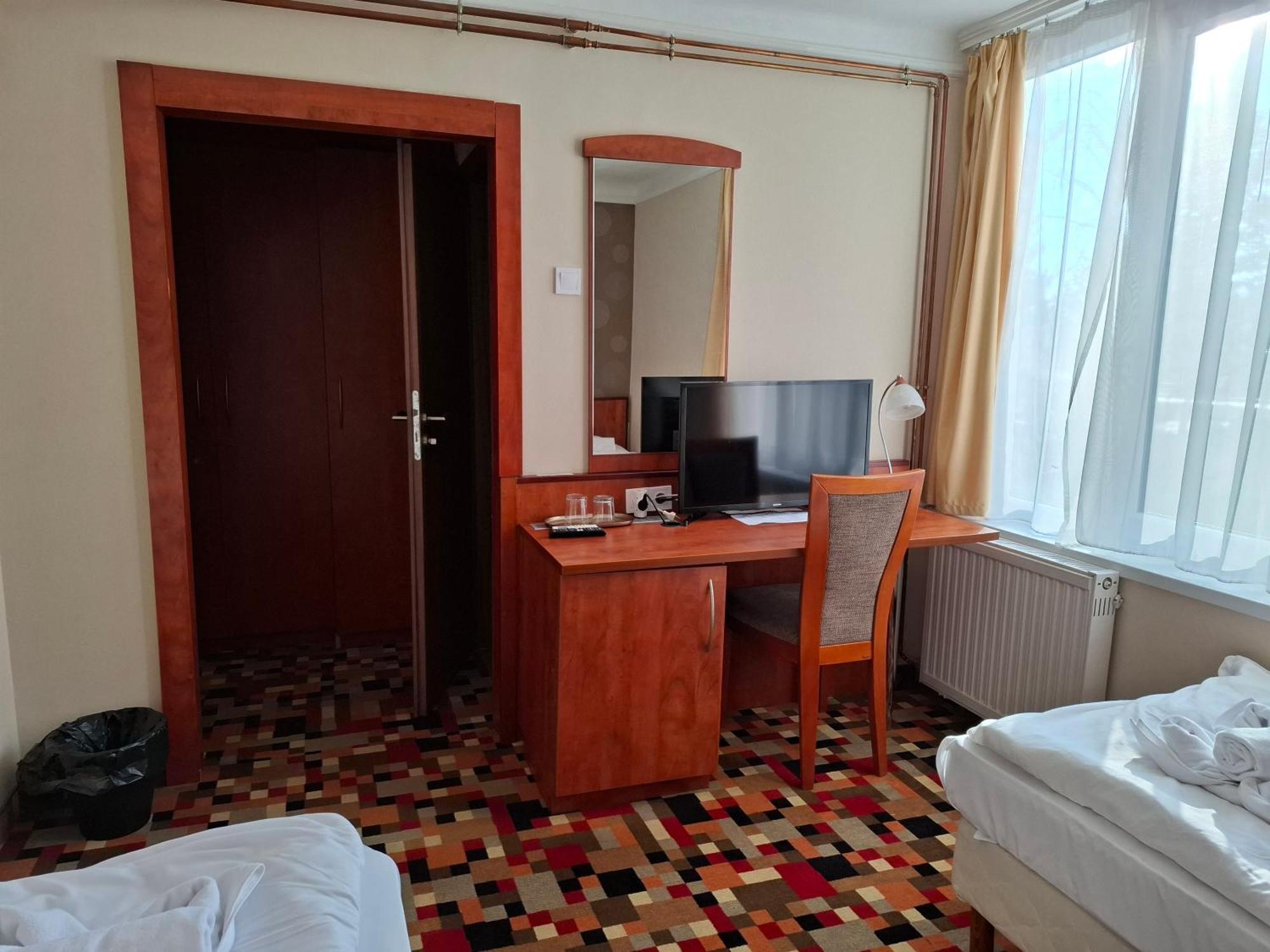 Atryum Hotel Сольнок Екстер'єр фото