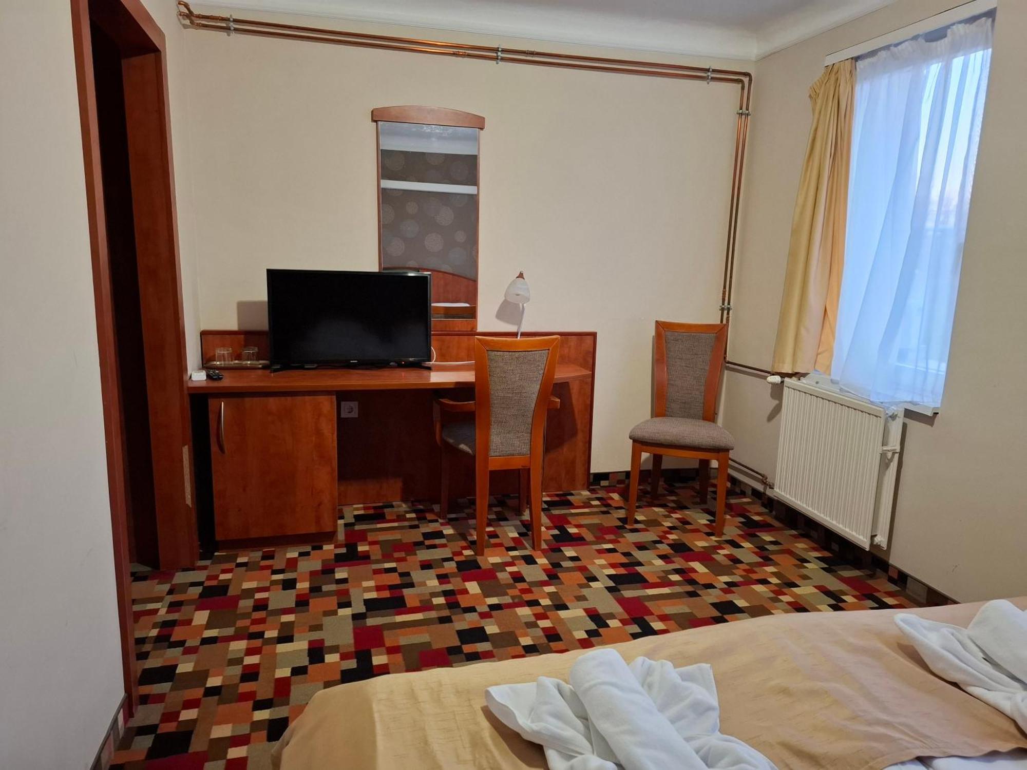 Atryum Hotel Сольнок Екстер'єр фото