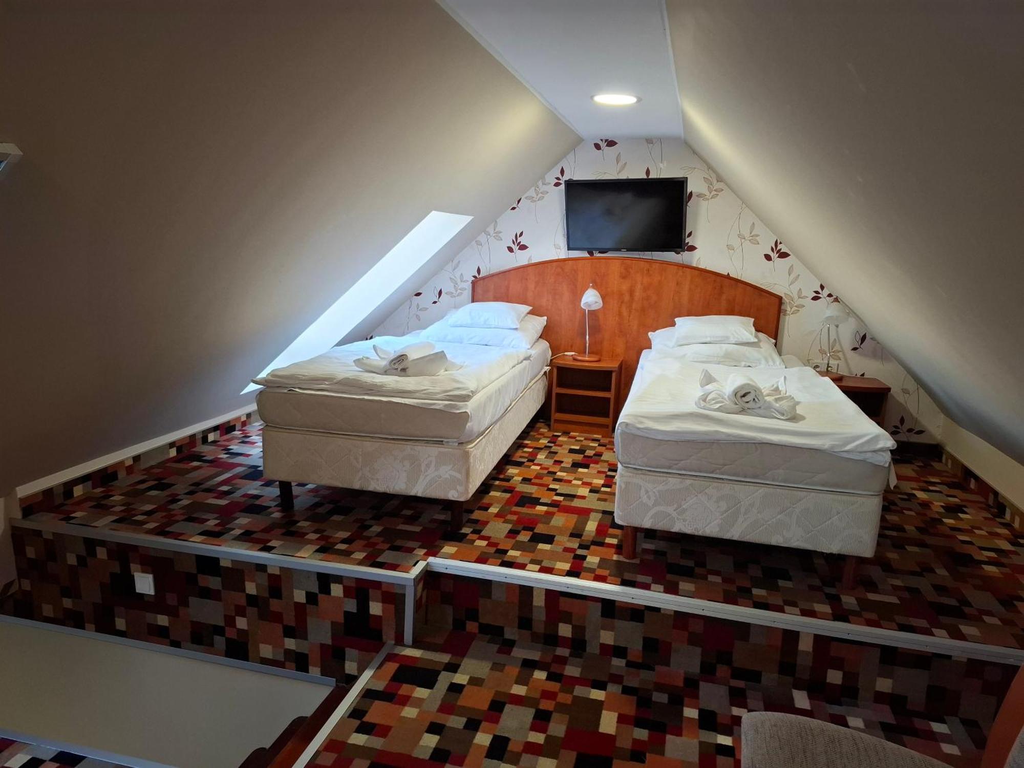 Atryum Hotel Сольнок Екстер'єр фото